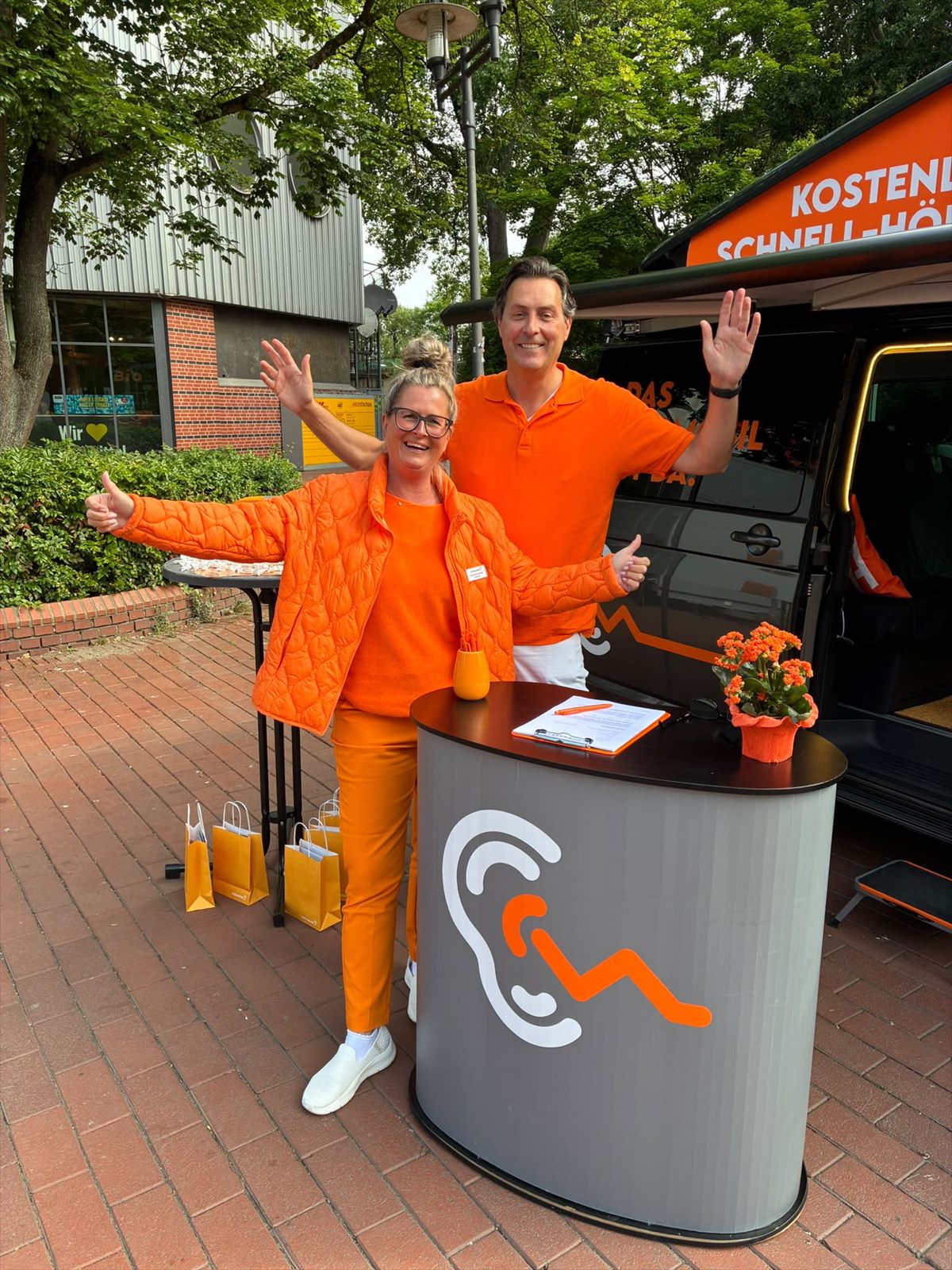 Tina Wencker-Demattio und Oliver Wencker am HÖRBOXX-Stand