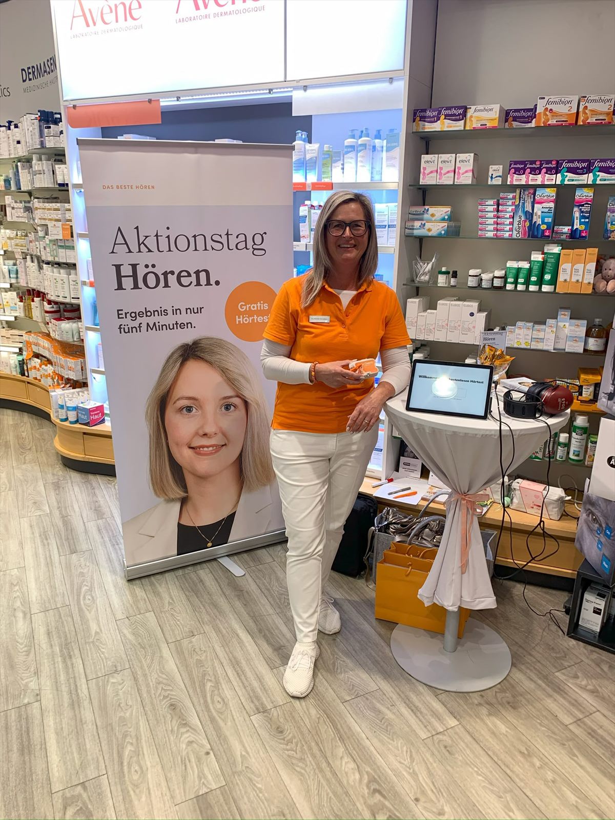 HÖRBOXX-Aktionsstand in einer Apotheke