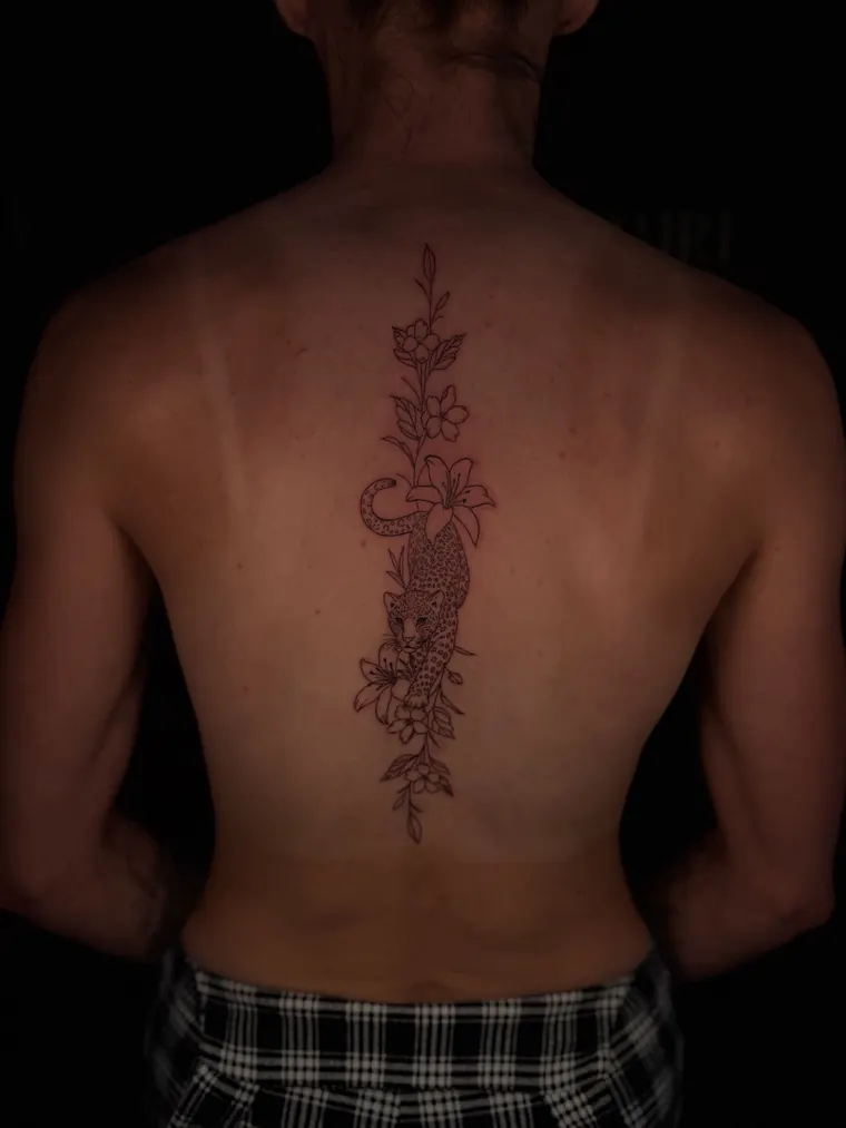 Spine Tattoo – Tattoo bei Miri Beauty