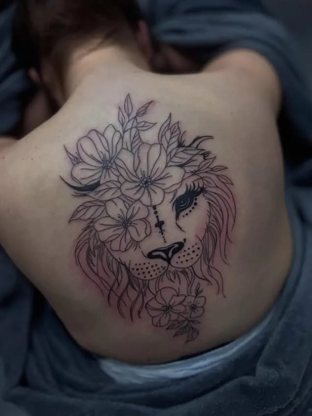 Löwe & Blüten – Tattoo bei Miri Beauty